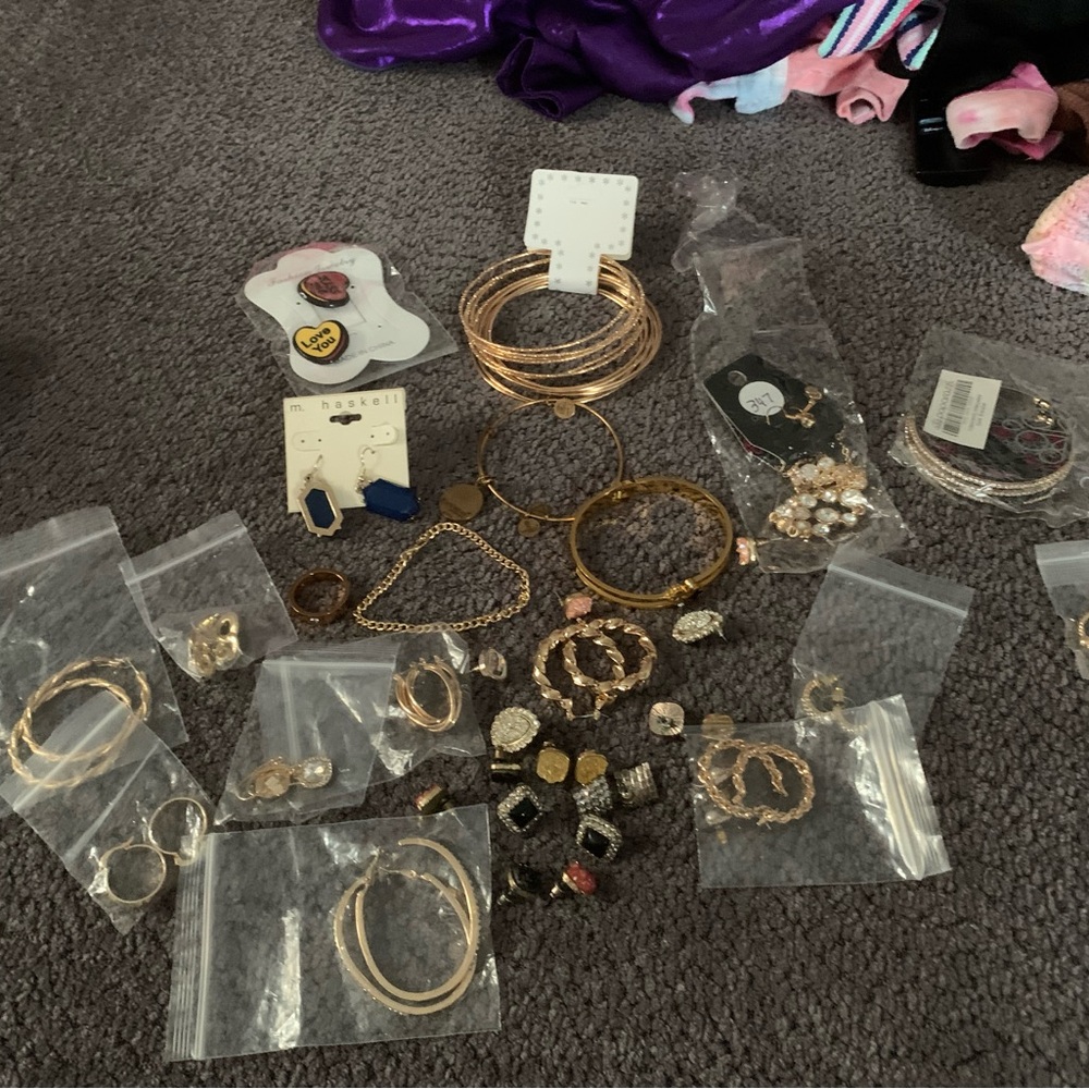 Gold Tone Mixed Women’s Jewelry Set - Elegant Gold Bracelets & Earrings